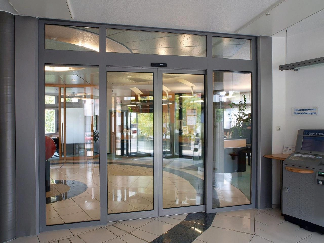 AUTOMATIC SLIDING DOORS